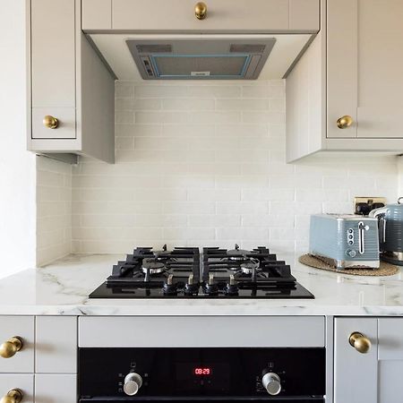 Luxurious 1-Bedroom Apartment In Kensington Лондон Экстерьер фото