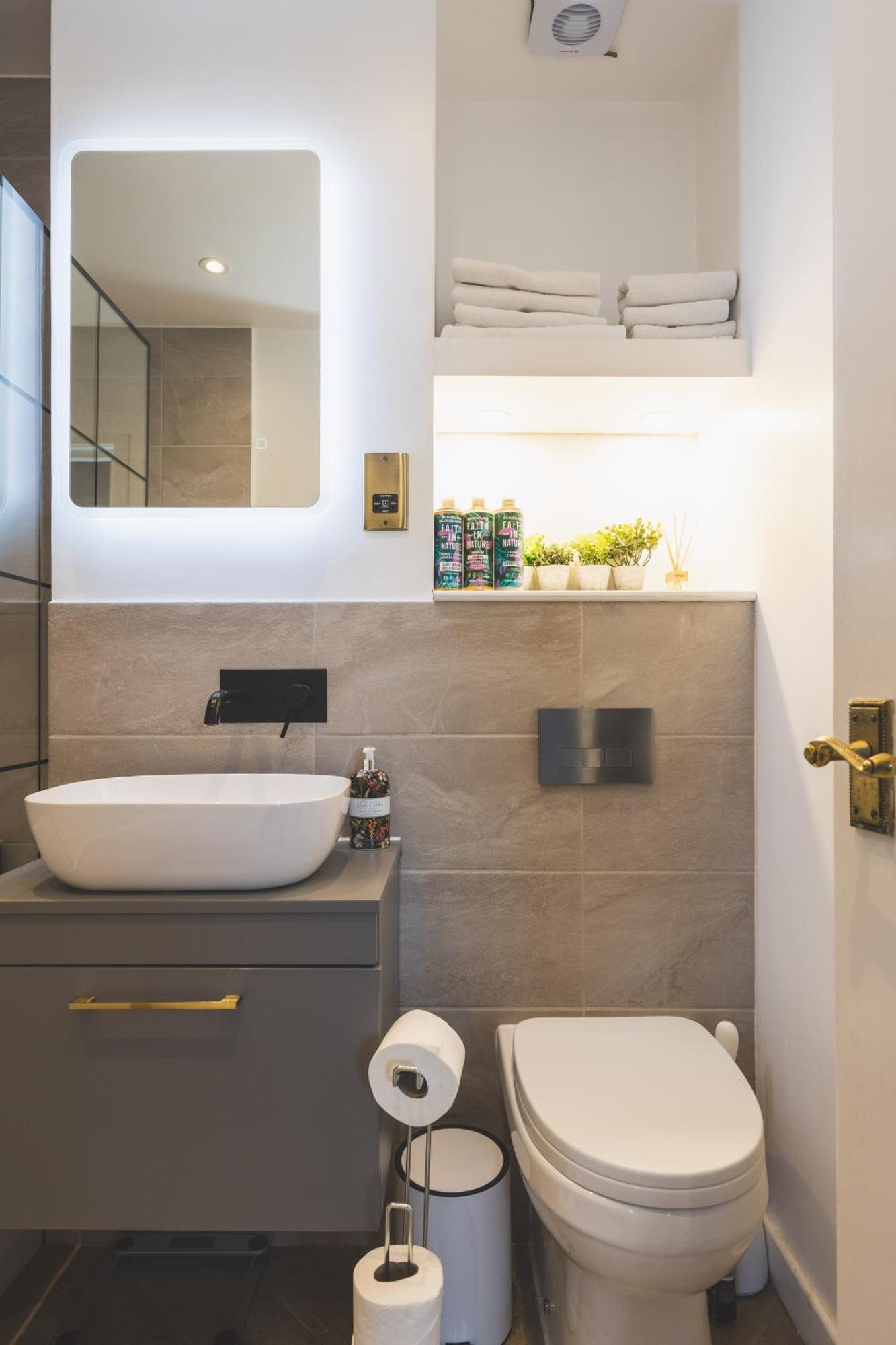 Luxurious 1-Bedroom Apartment In Kensington Лондон Экстерьер фото